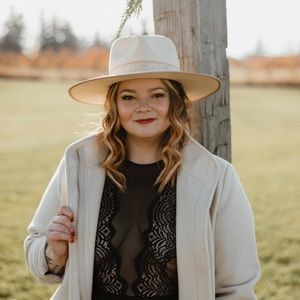 Meet your Posher, Stacy